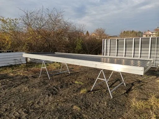 drewno przygotowane do stołu zalewowego