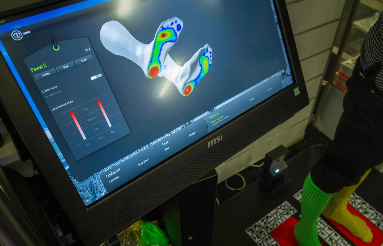 bootfitting proces dopasowywania but&oacute;w narciarskich skan stopy