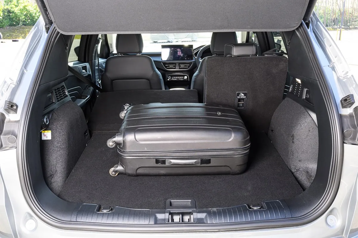 Ford Kuga wnętrze przestrzeń