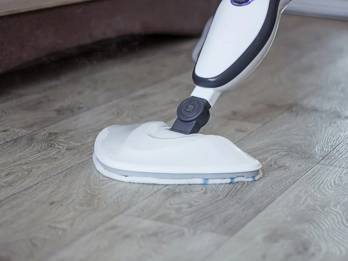 kontrowersje mycie podłóg drewnianych parownicą