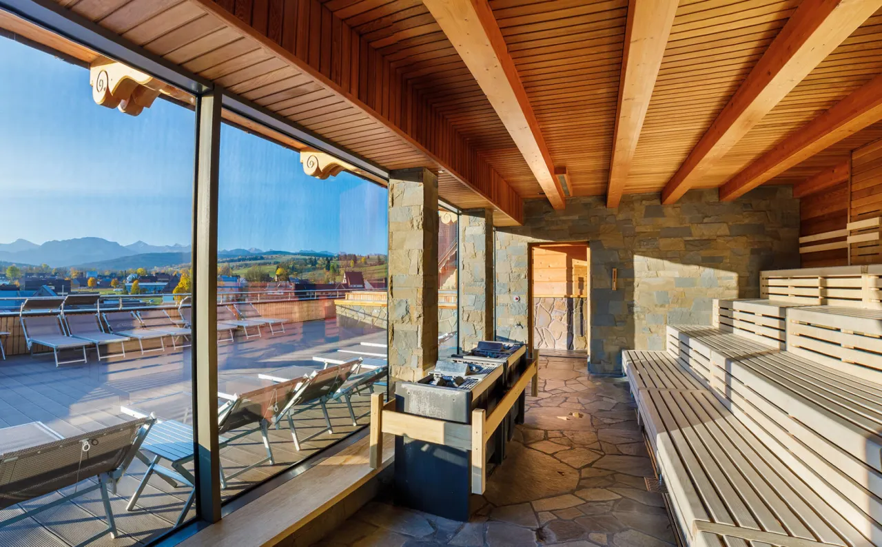 Termy Chochołowskie saunarium widok na Tatry