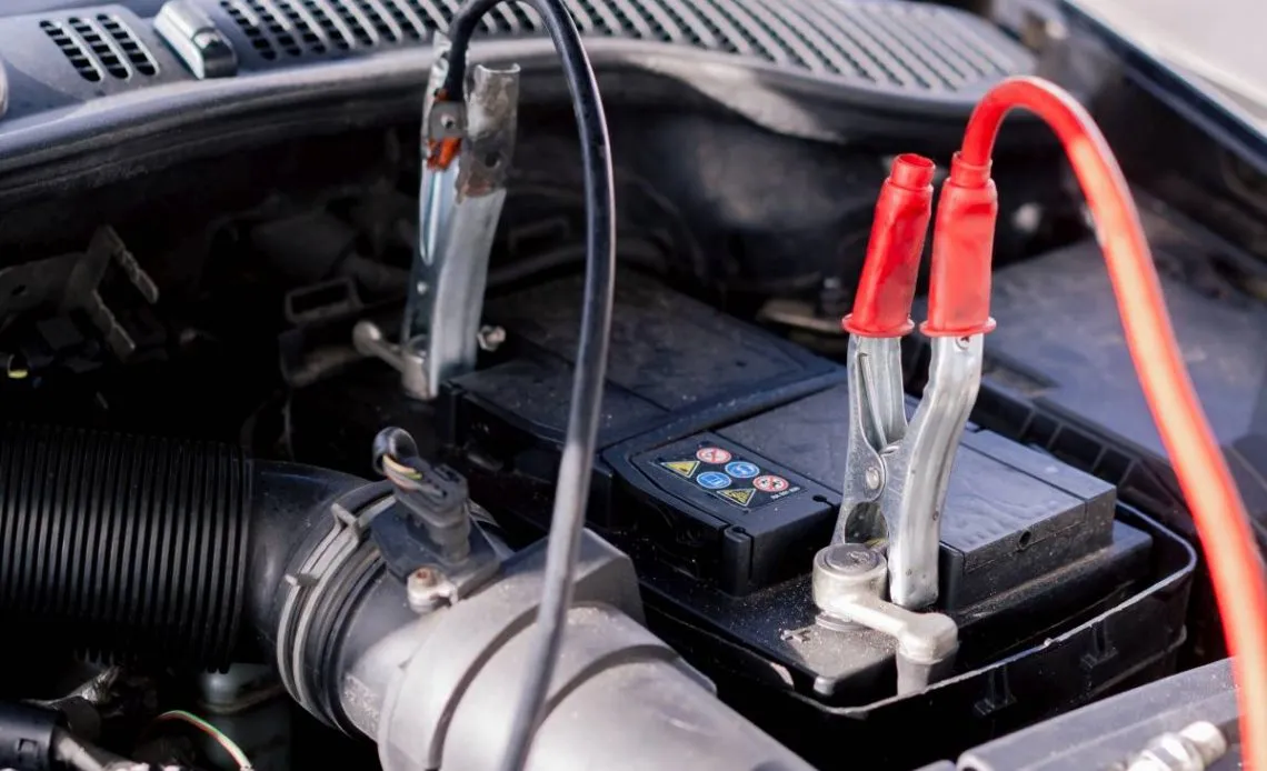 akumulator ładowanie bezpieczeństwo wentylacja rękawice okulary