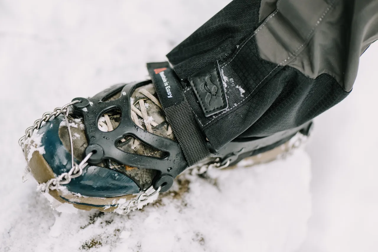 Sprzęt zimowy w góry raczki raki kijki trekkingowe