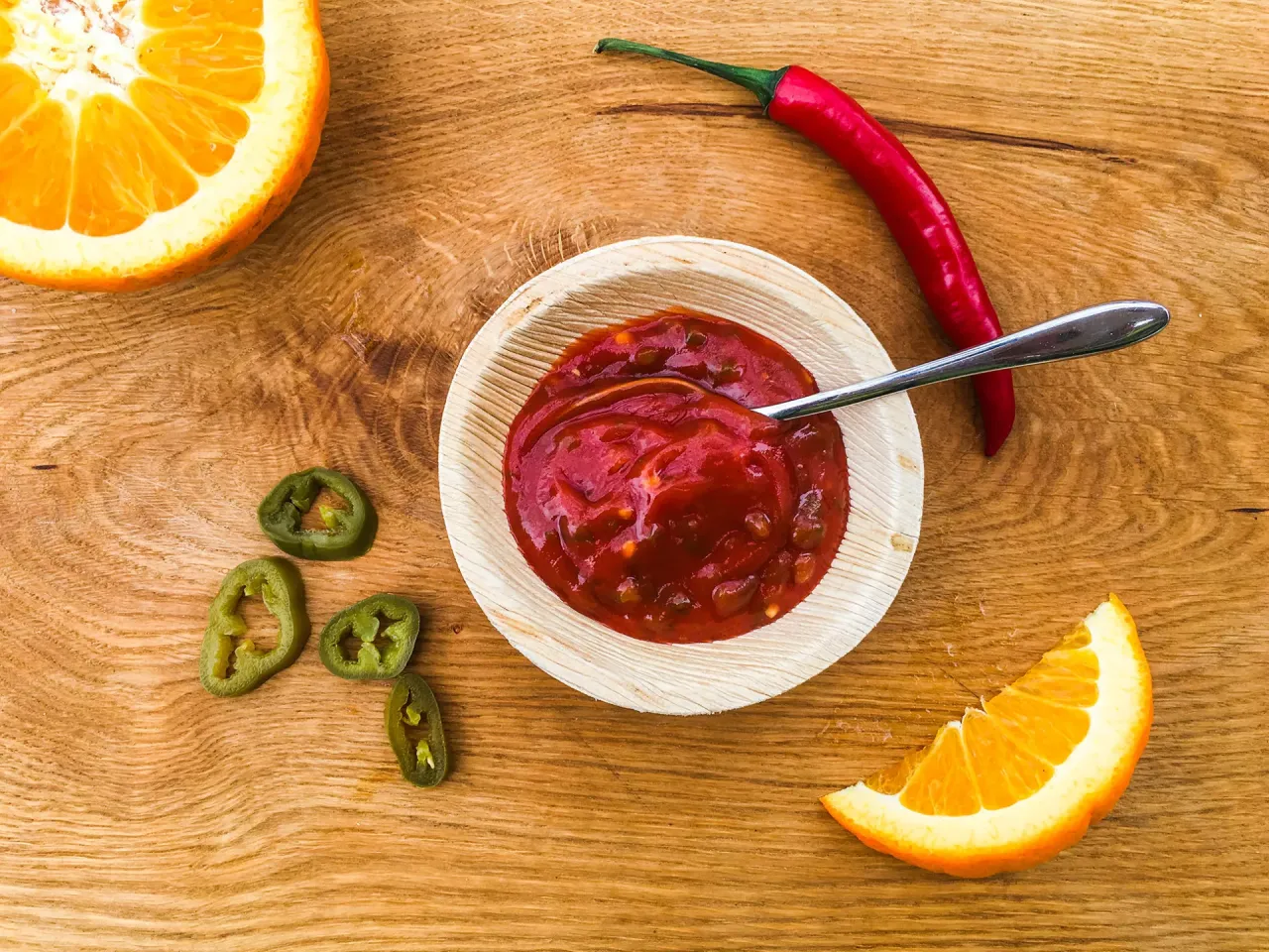 pikantny sos do burger&oacute;w z jalapeno i srirachą