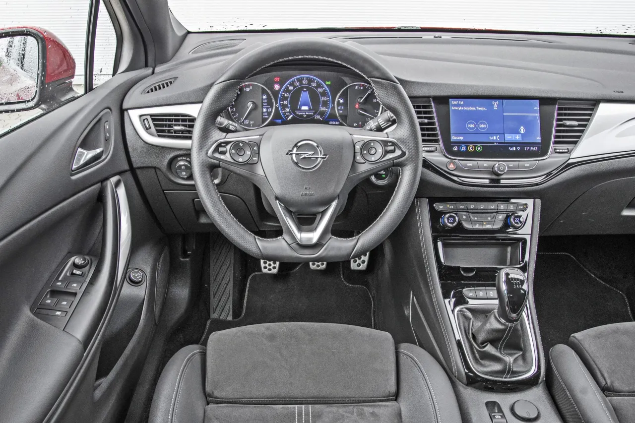 Opel Astra K wskaźnik paliwa deska rozdzielcza