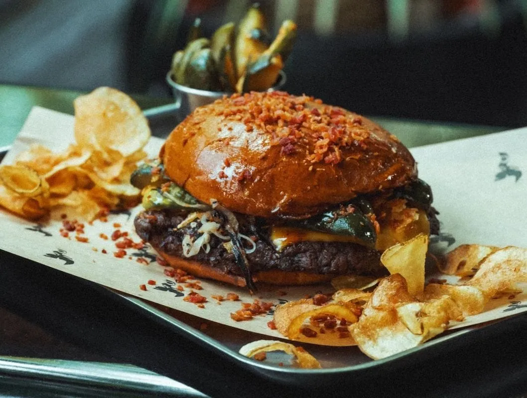 formowanie kotletów burgerowych i smashed burger