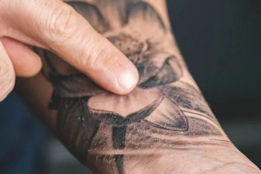 świeży tatuaż gojenie ryzyko infekcji