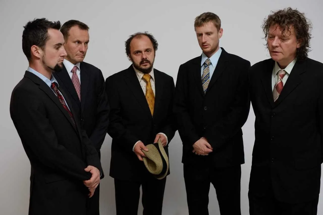 Zdjęcie Arkadiusz Jakubik gra rock and roll bez przebaczenia w zespole Dr Misio