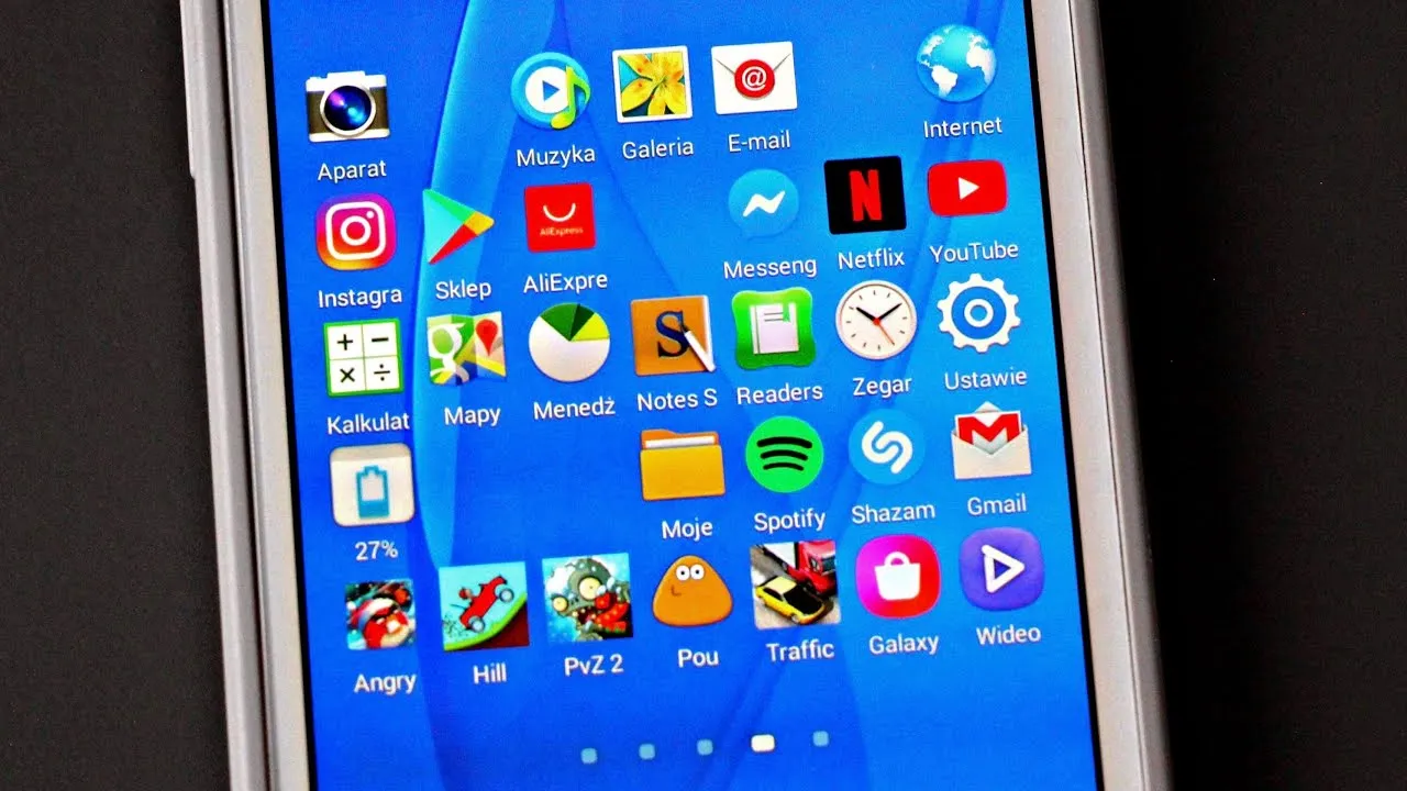 Ikona aplikacji iPlus na ekranie telefonu