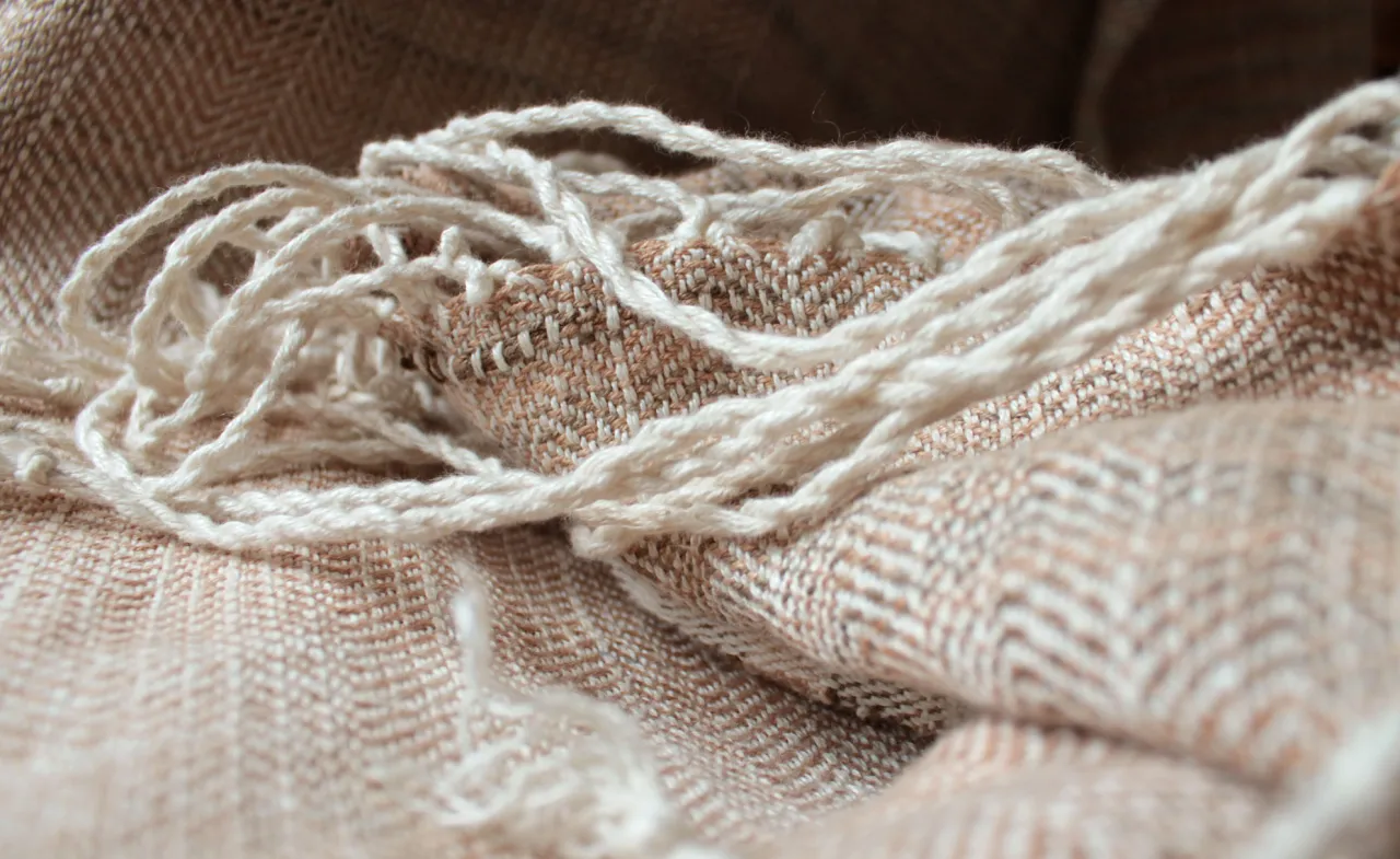 przygotowanie tkaniny do szycia chusty