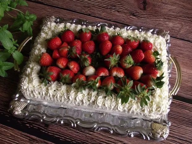 prostokątny tort z owocami geometryczne wzory