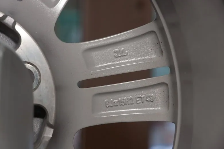 Oznaczenia felgi samochodowej 7J