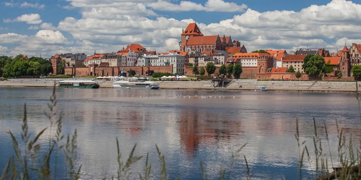 Panorama Torunia z lewego brzegu Wisły