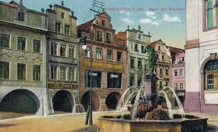 Rynek Jelenia Góra fontanna Neptuna kamienice