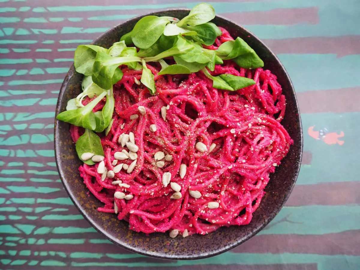 spaghetti z buraka z dodatkami