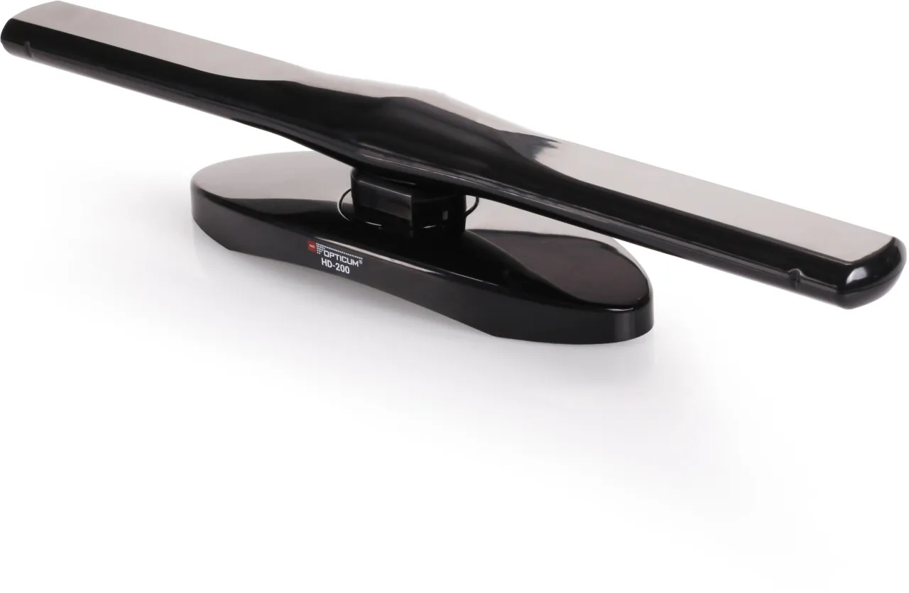 Antena wewnętrzna DVB-T2 na oknie w mieszkaniu