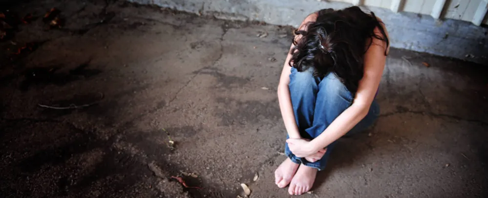 kobieta szukająca pomocy prawnej przemoc domowa