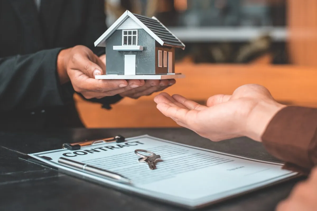 Kiedy zapłacić kaucję za mieszkanie - umowa najmu i klucze