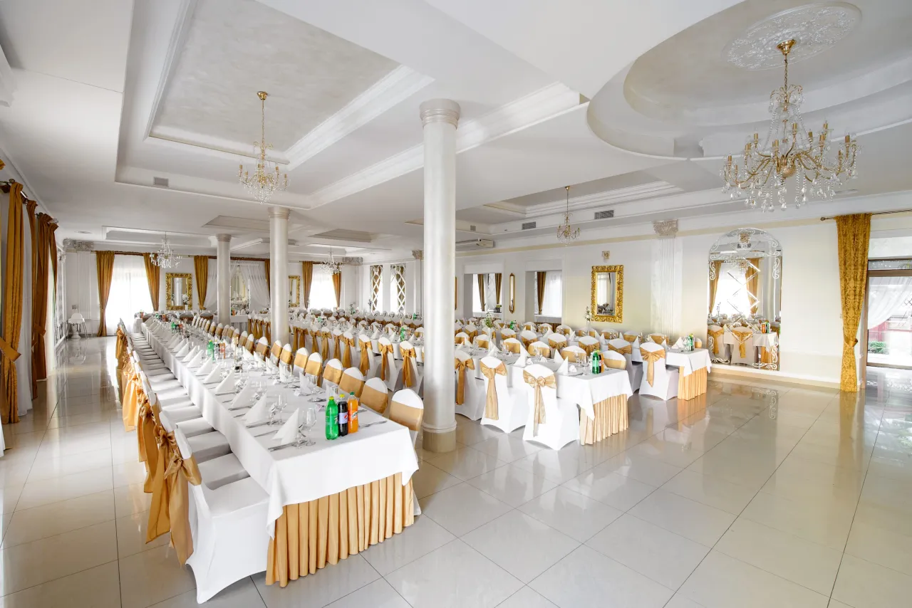 Dworek Vesaria Lublin wnętrze sala weselna glamour
