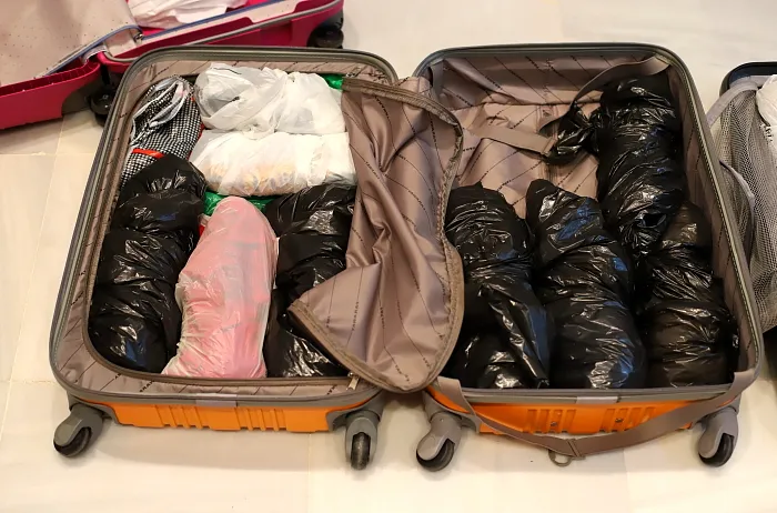 pakowanie butelek do walizki samolot