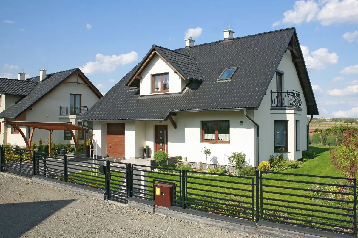 Zdjęcie Ile kosztuje dachówka Braas Celtycka na m²? Zobacz szczegóły i oszczędności!