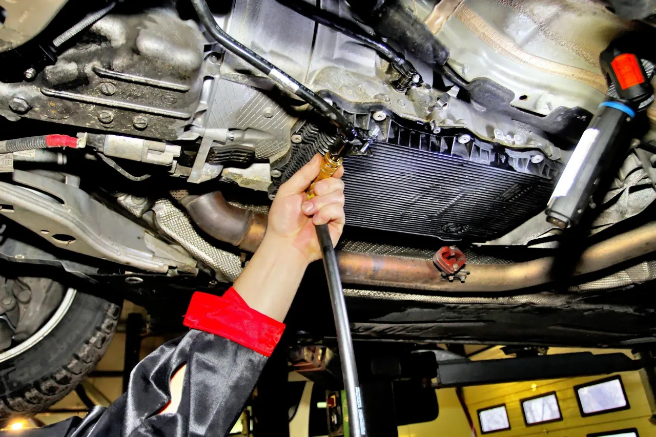 Wymiana oleju w automatycznej skrzyni bieg&oacute;w