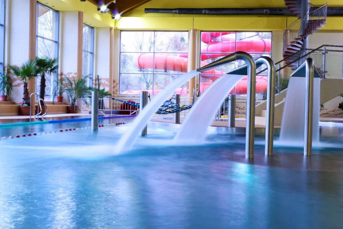 Aquapark Olešná z widokiem na Beskidy