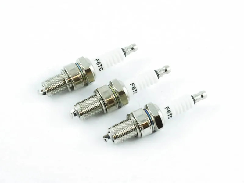 Świeca zapłonowa do kosiarki - budowa i rodzaje