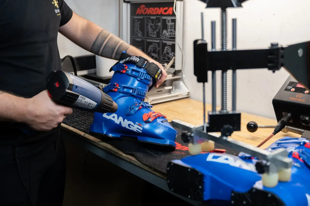 Prawidłowa przymiarka butów narciarskich