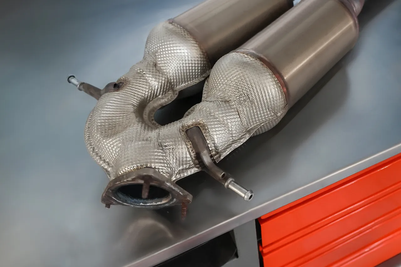 Filtr DPF przekr&oacute;j metale szlachetne