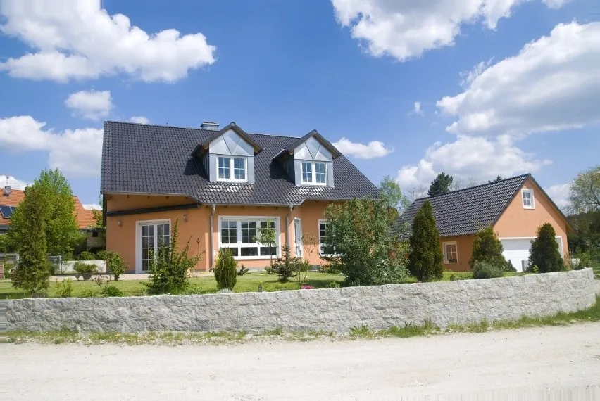 koszty adaptacji budynku gospodarczego na mieszkalny infografika