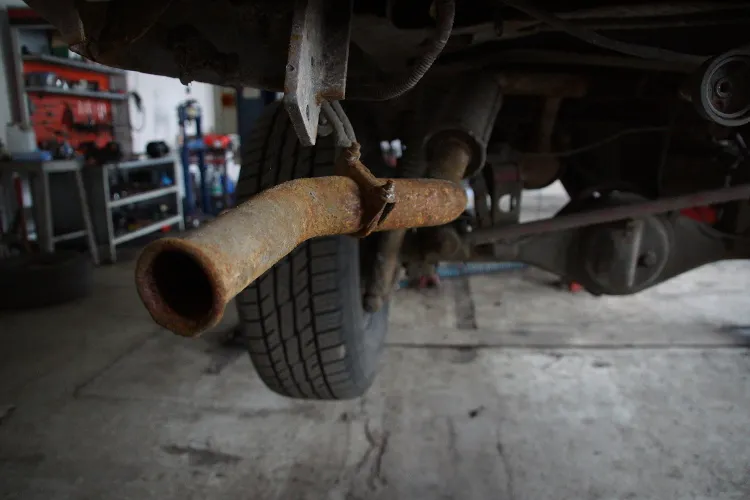 spawanie wydechu samochodu