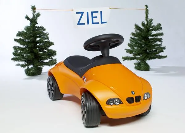 Zdjęcie Niebanalne prezenty dla miłośników BMW: pomysły i inspiracje
