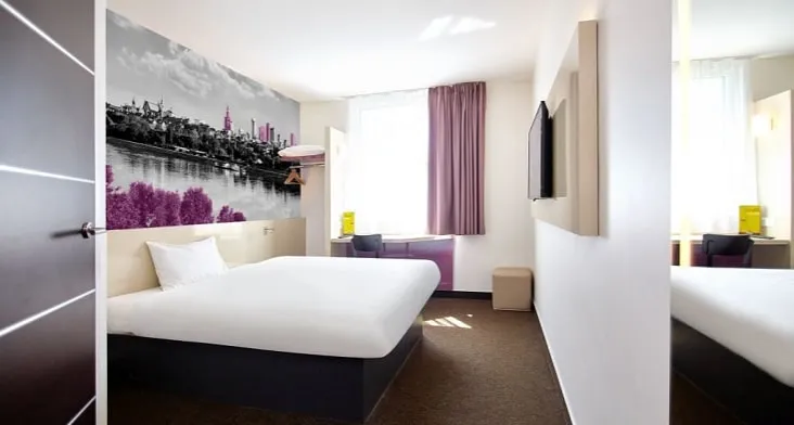 Wnętrze pokoju B&B Hotel Polska