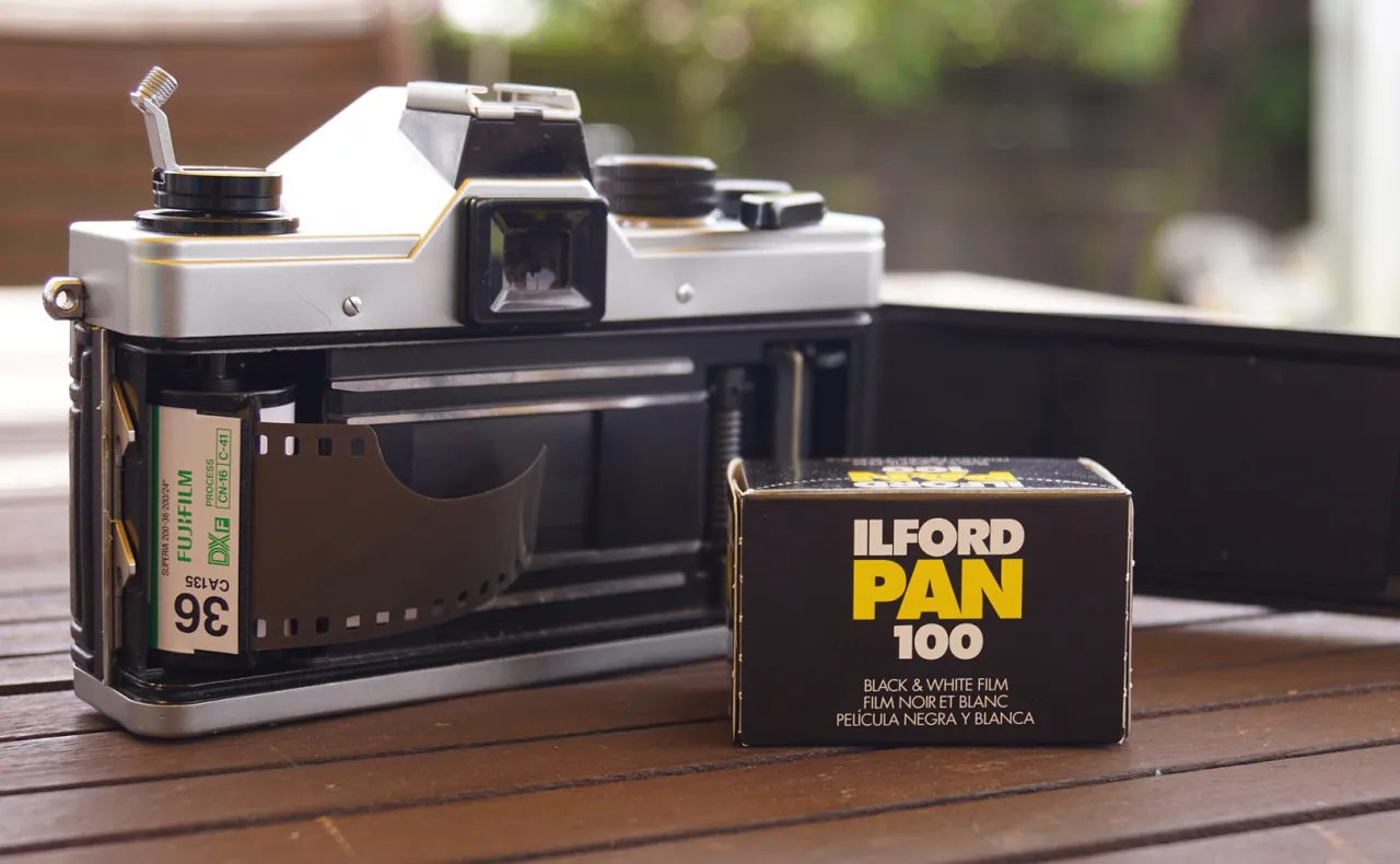 Kolekcja popularnych aparatów analogowych