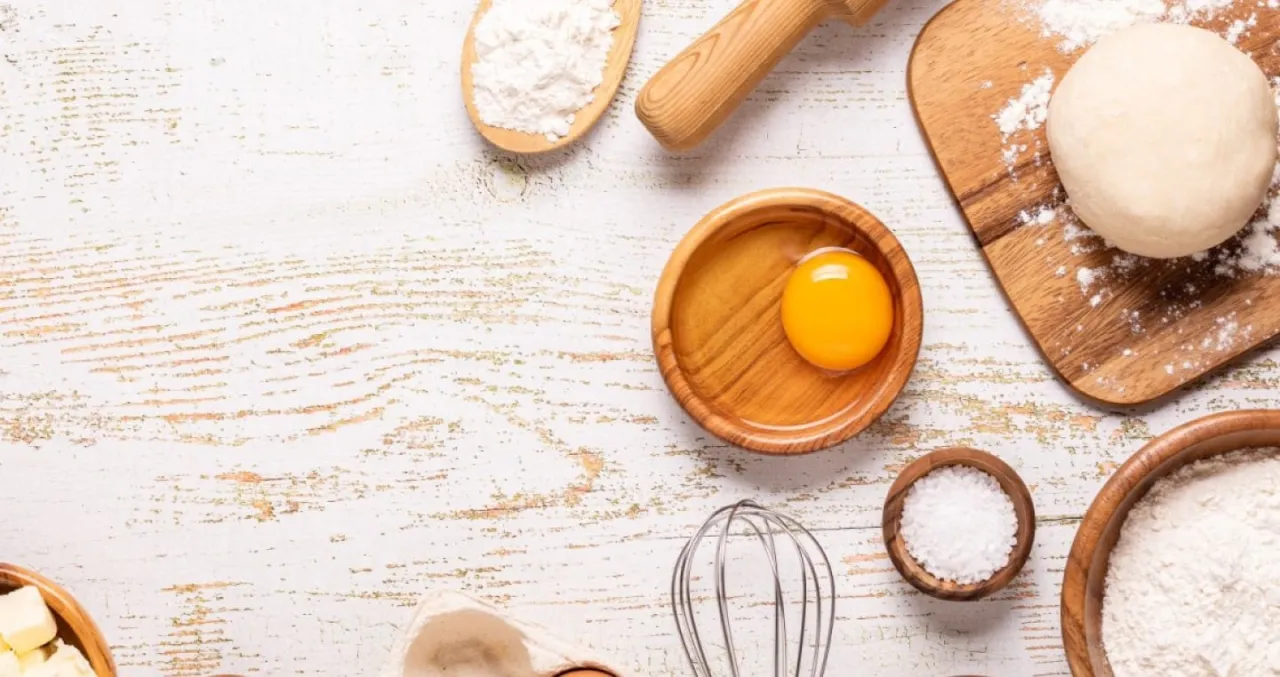 tradycyjne składniki do pieczenia masło mąka jaja