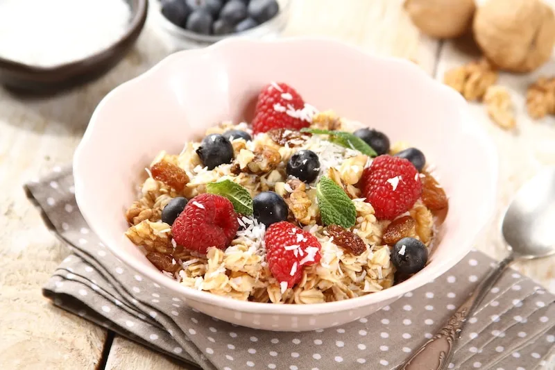 zdrowa owsianka z owocami