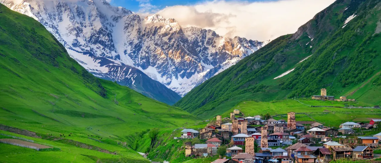 Gruzja krajobrazy różnorodność góry morze miasta