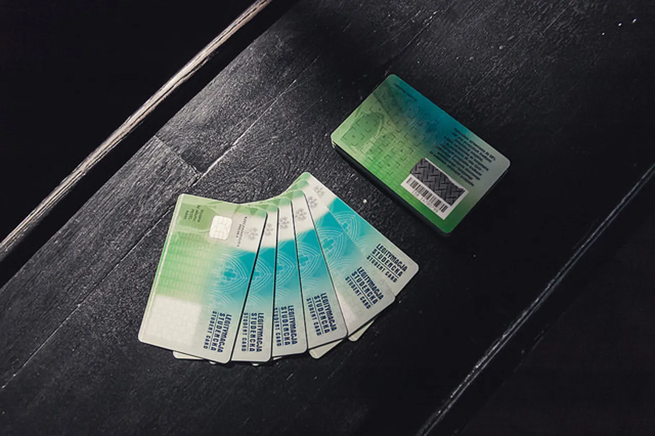 Hologram na legitymacji szkolnej