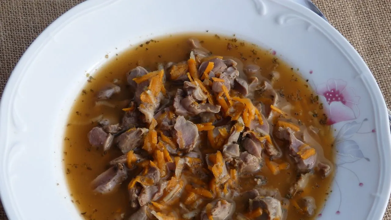 składniki na flaczki z żołądków drobiowych