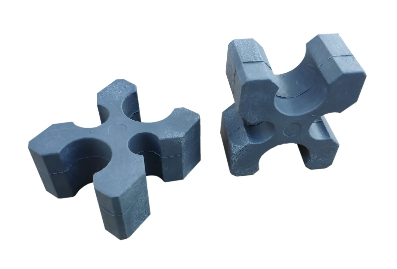 Rodzaje dystansów do zbrojenia (plastikowe, betonowe, stalowe) w przekroju