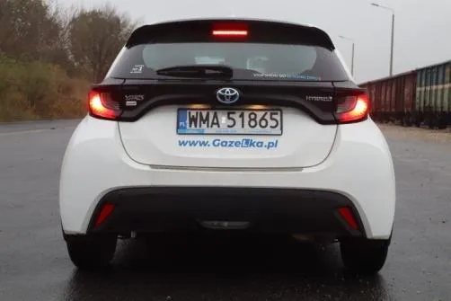 Toyota Yaris tylne światła cofania i przeciwmgielne
