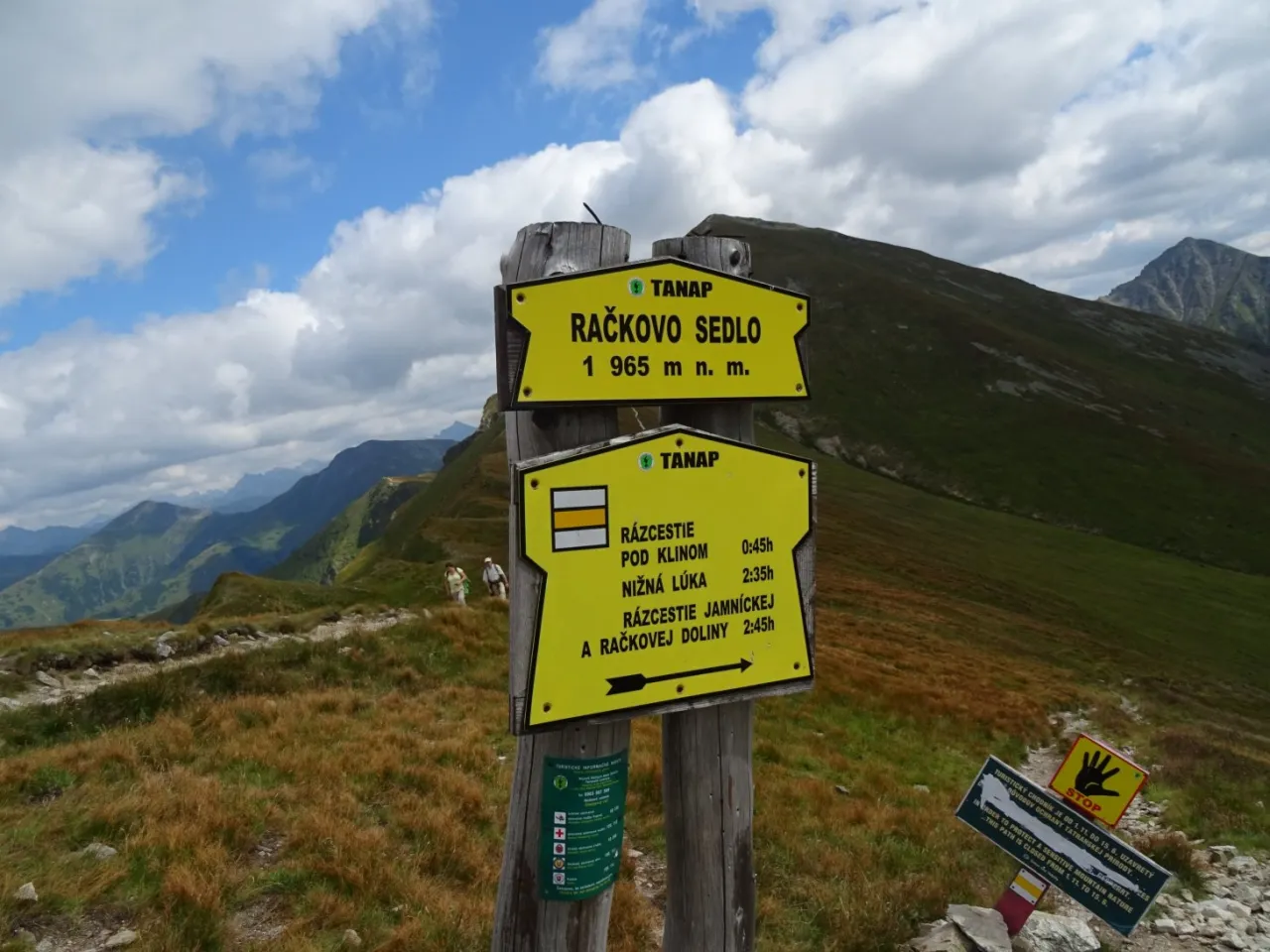 Starorobociański Wierch por&oacute;wnanie szlak&oacute;w infografika