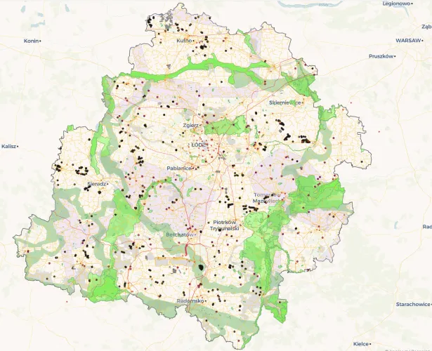 Mapa Polski z zaznaczonymi obszarami OZE i infrastrukturą energetyczną