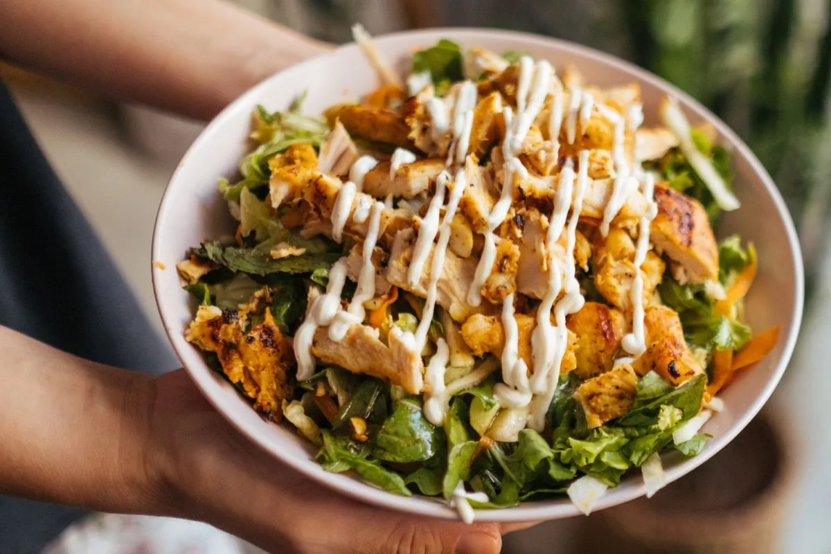 Zdjęcie Jak zrobić sałatkę kebabową - prosta receptura na pyszne danie