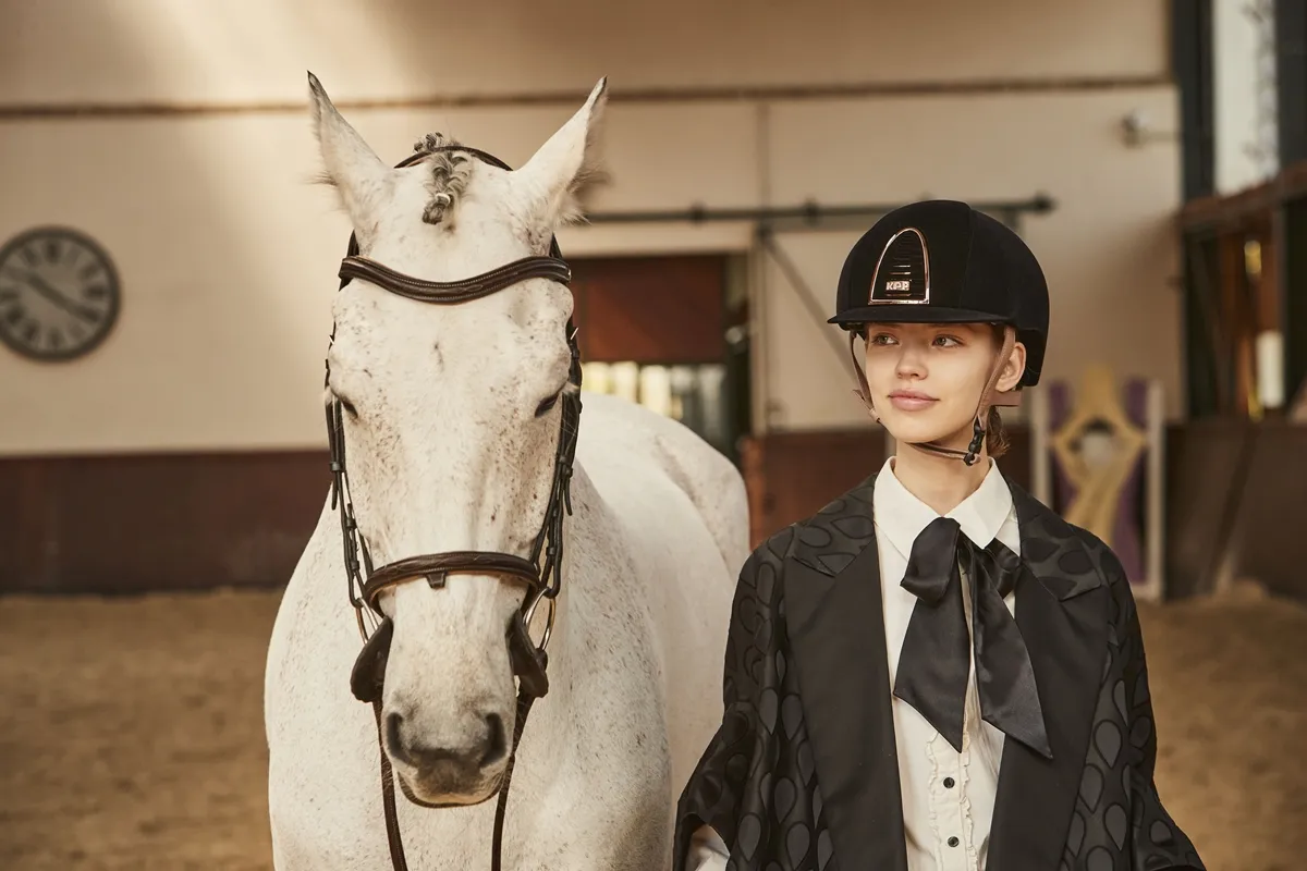 certyfikaty bezpieczeństwa kasków jeździeckich