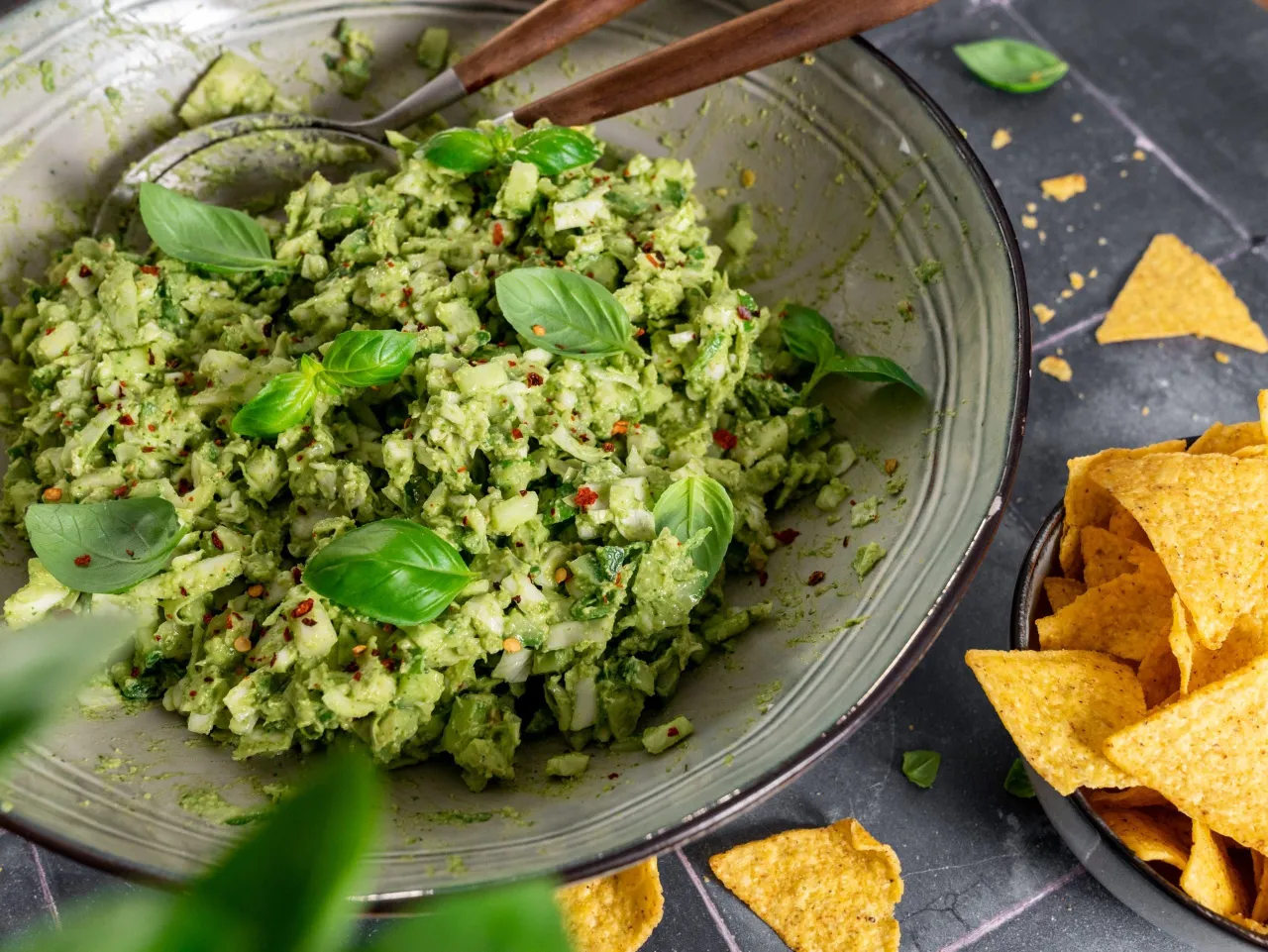Green Goddess Salat mit Tortilla Chips