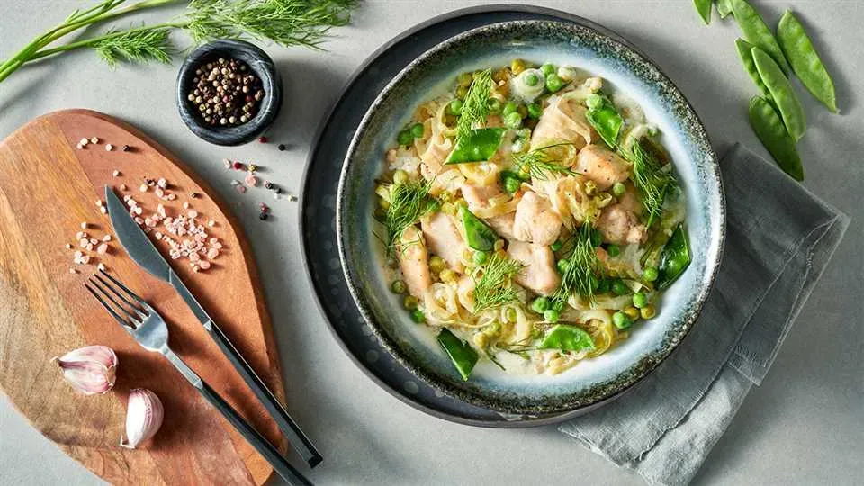 mięso z sosem jogurtowym