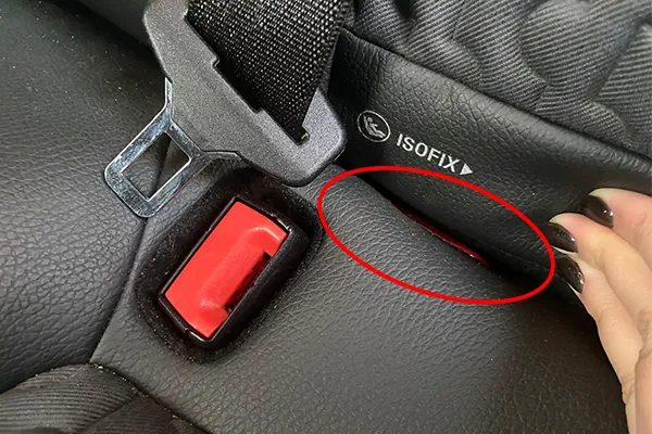 ISOFIX oznaczenia w samochodzie