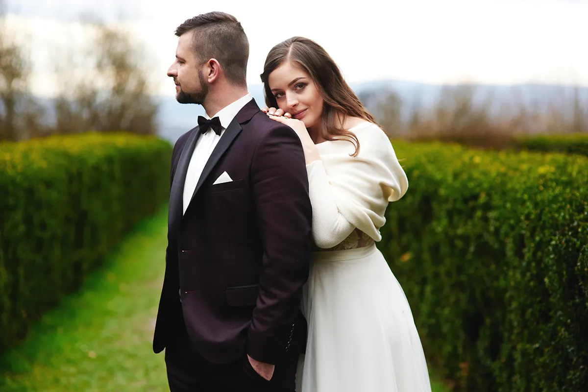 para młoda sesja narzeczeńska romantyczne zdjęcia